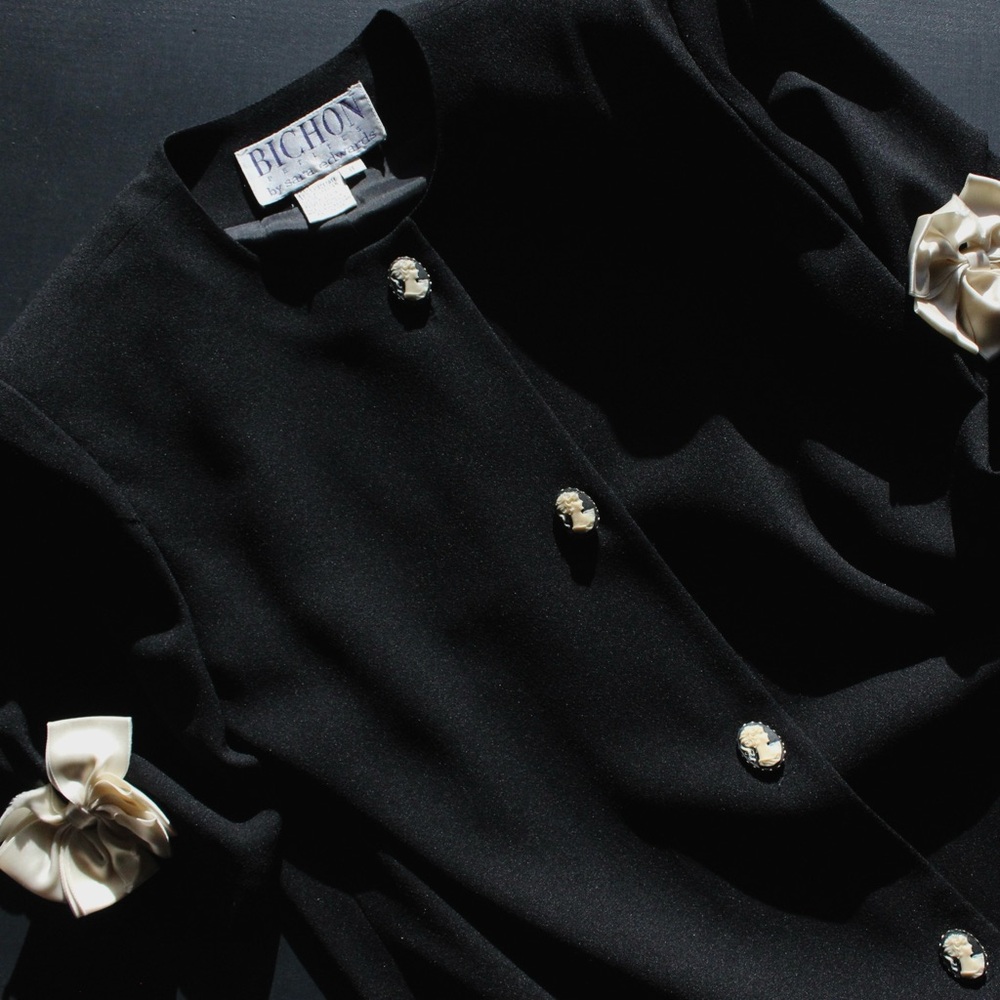 Cameo Button Vintage Bichon Dress Petites Black – Sz 8P